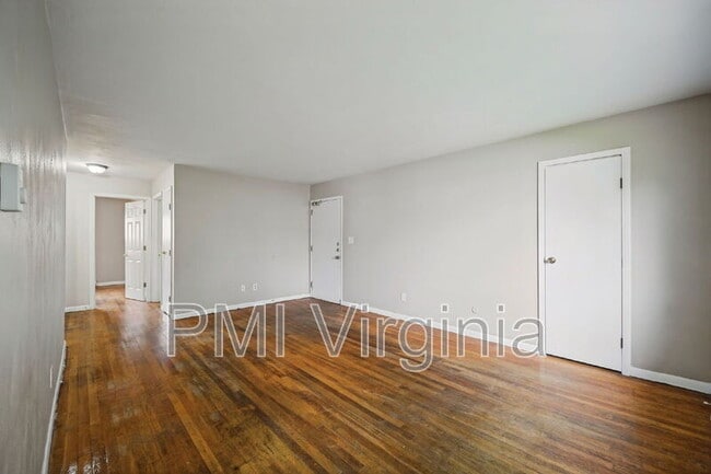 Building Photo - 2414 Courtney Ave