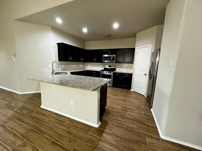 Foto del edificio - 5443 Redwood Summit Ln