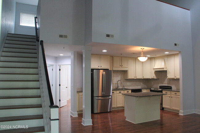 Foto del edificio - 4032 Masonboro Loop Rd