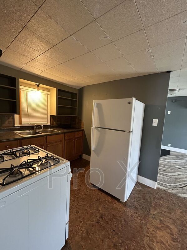 Foto del edificio - 107 W Lindburg St