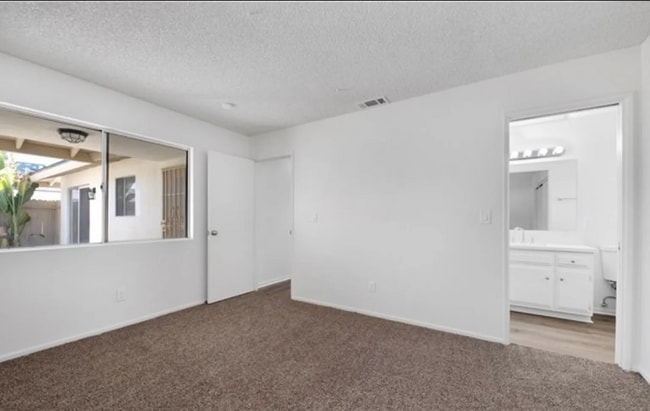 Building Photo - 41026 Beachwood Ave
