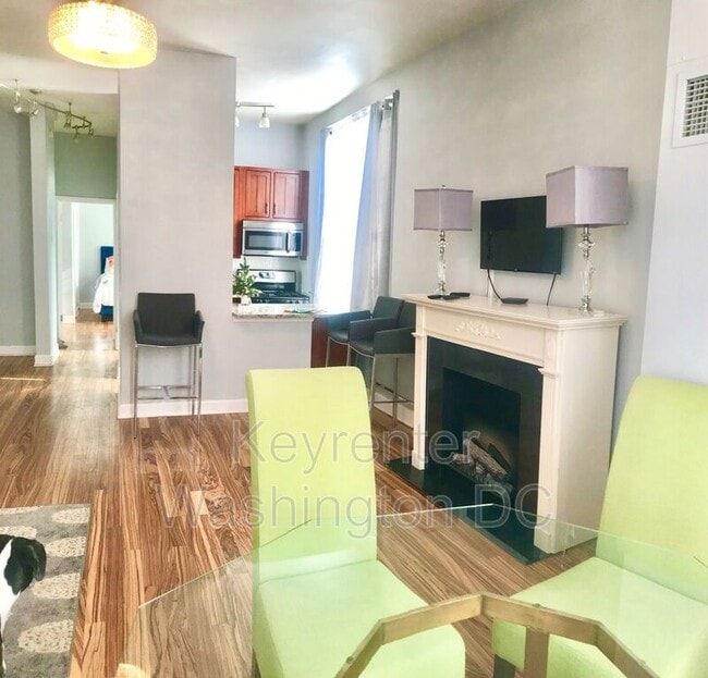 Building Photo - 333 2nd St NE