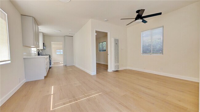Foto del edificio - 2452 250th St