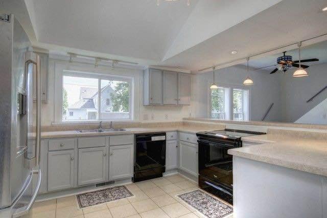 Building Photo - 702 S Market St