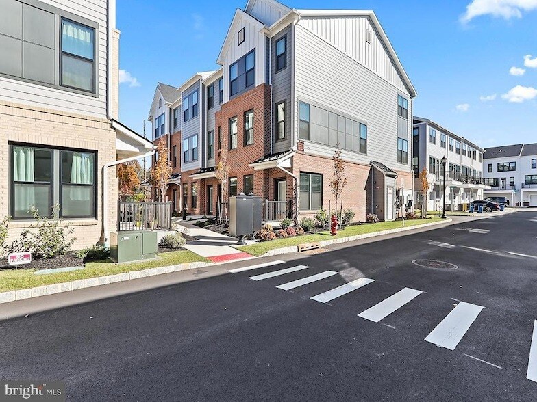 Foto principal - 1001 Greenwich Dr