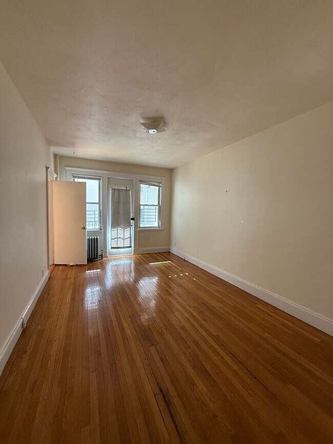Building Photo - AVAILABLE NOW - Spacious, Updated Brighton 3 Bed off Comm Ave.  NO BROKER FEE