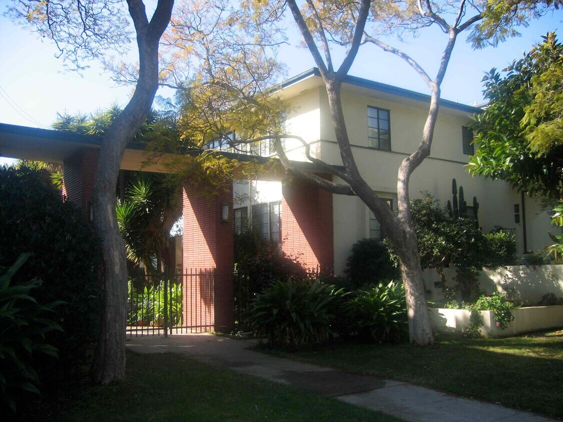 Exterior of building - 3122 Arizona Ave