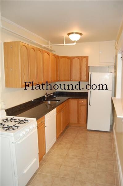 Building Photo - GREAT 1 Bed in Brighton!! Available 9/1!!