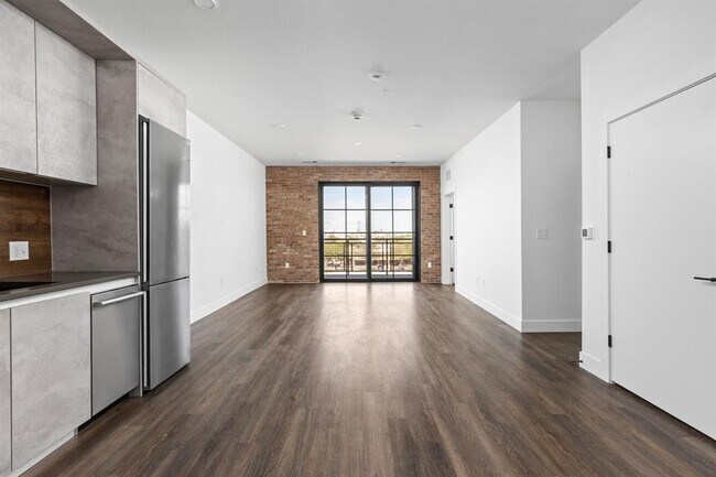 Building Photo - 4315 S Congress Ave