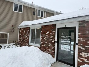 Building Photo - 1565 Main St