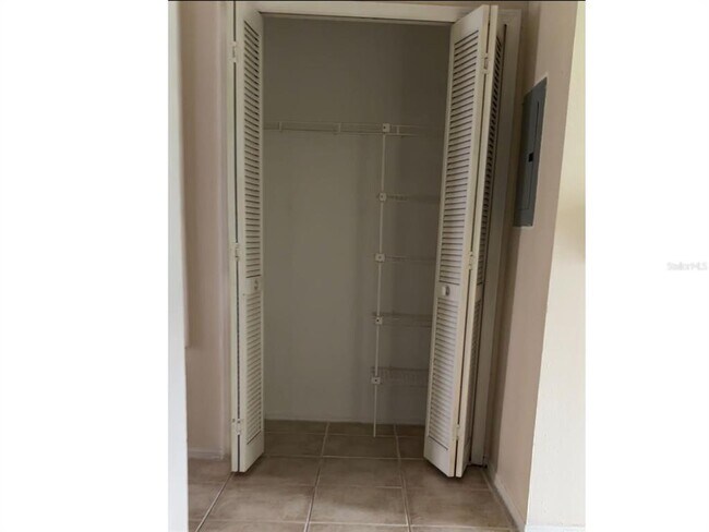 Foto del edificio - 4240 Pershing Pointe Pl