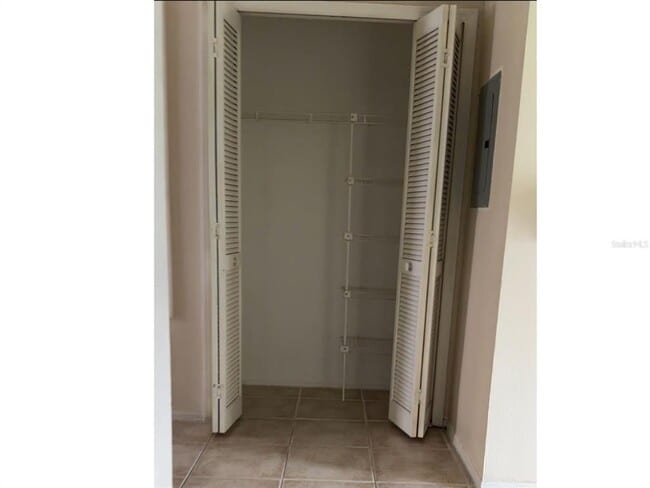 Building Photo - 4240 Pershing Pointe Pl