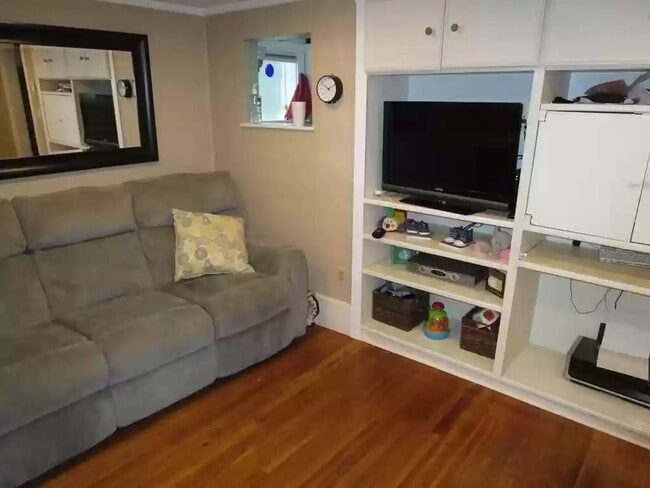 Living Room - 15 Cottage Ct