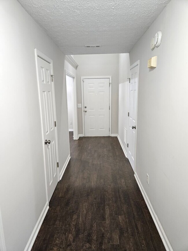 Building Photo - Updated 3 bed 2.5 bath home located in Canton