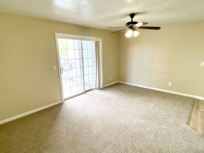 Foto del edificio - Beautiful 2 Bedroom Condo in North Orem