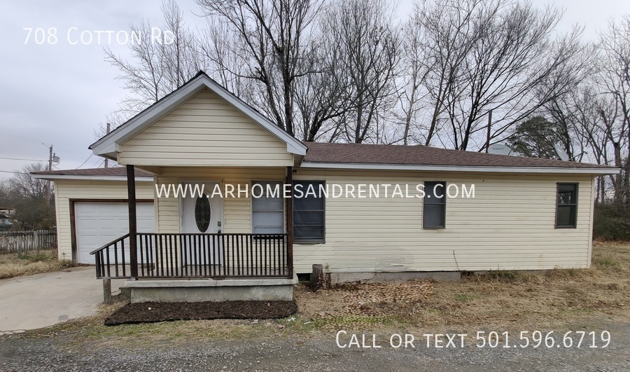 Primary Photo - 708 Cotton Rd | $895 | 3 beds 1 bath