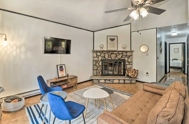 Foto del edificio - Charming 3BR House in Tobyhanna