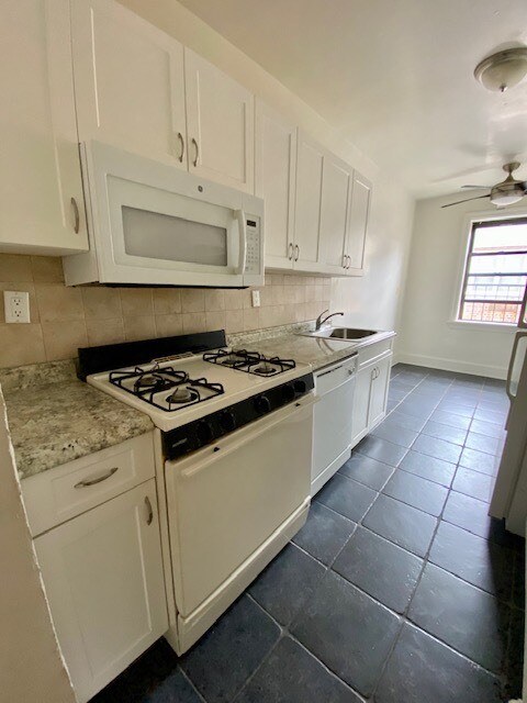 Foto del edificio - 4 Barker Ave