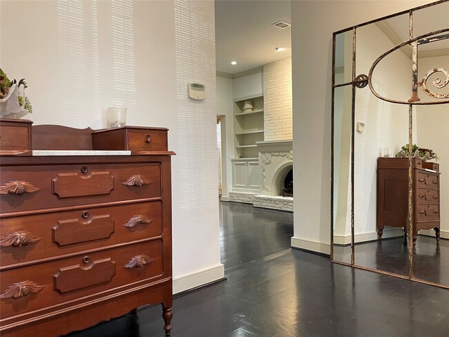 Foto del edificio - 5911 Winsome Ln