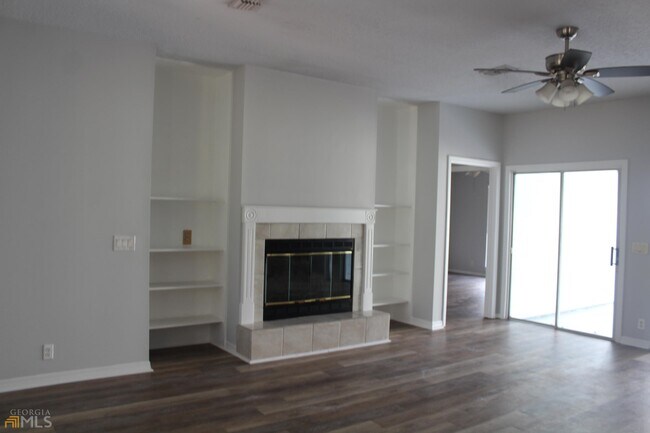 Foto del edificio - 201 Hunt Club Rd
