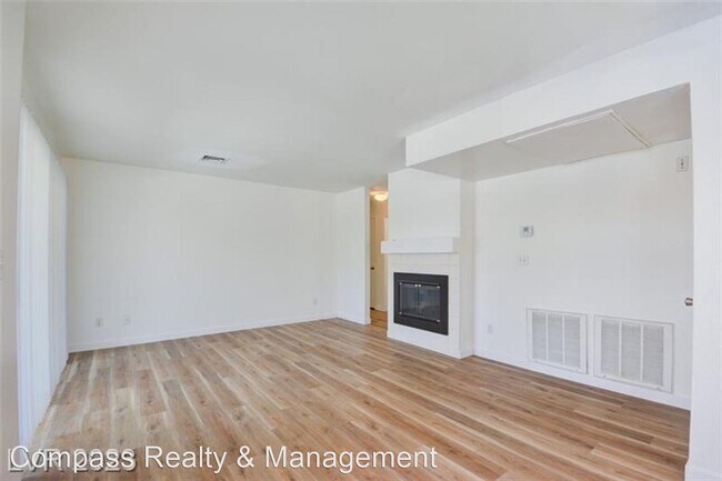 Foto del edificio - 2 br, 1.5 bath House - 4877 S. Torrey Pine...