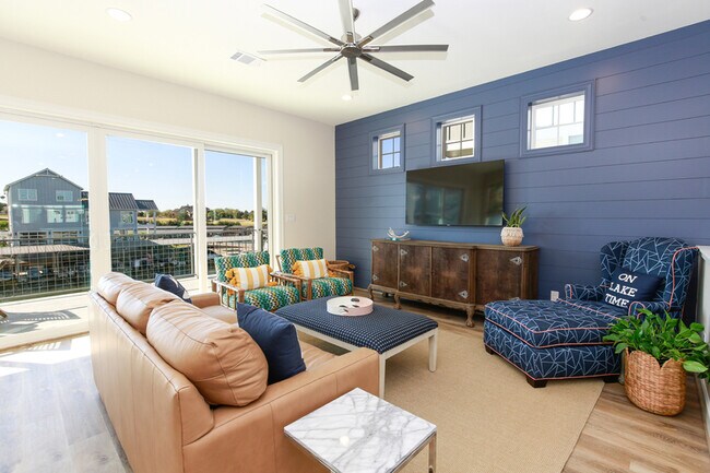 Building Photo - 208 Marina Bluff