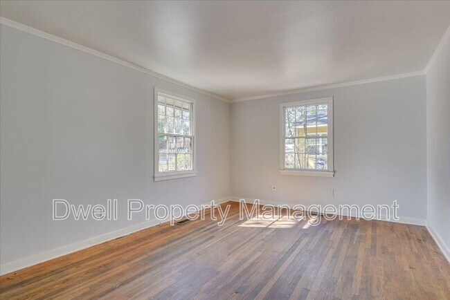Building Photo - 2545 Sheraton Dr