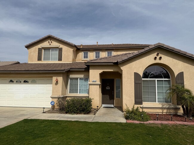 Building Photo - 2 Story Home in West Bakersfield