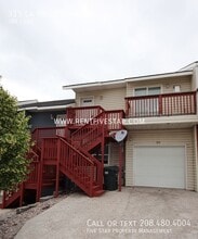 Building Photo - 315 La Valle Strada Ln