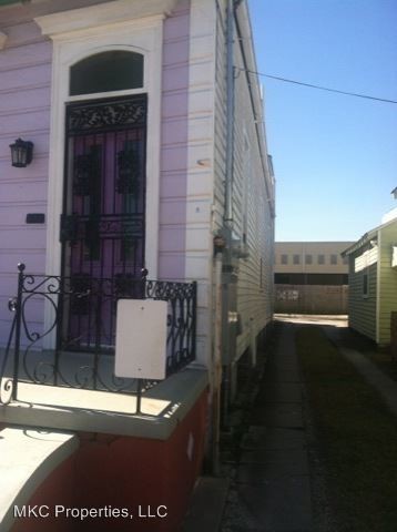 Building Photo - 2328 Gravier St