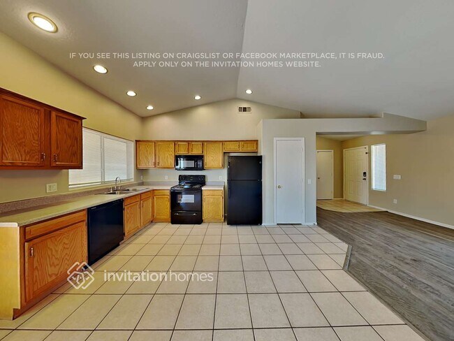 Foto del edificio - 623 W Romley Ave