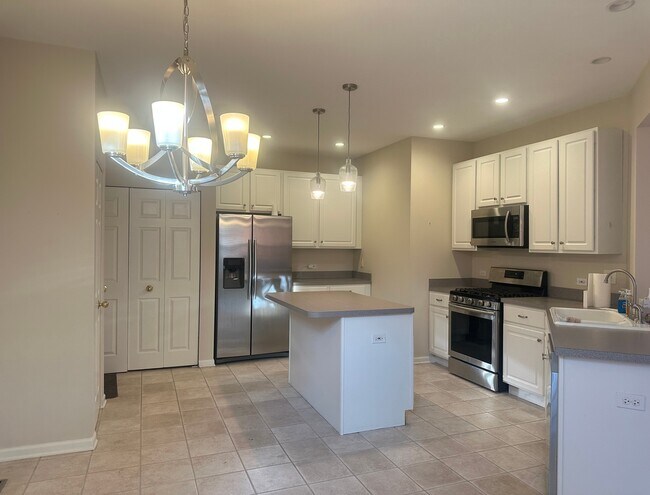 Foto del edificio - 2449 Stonegate Rd