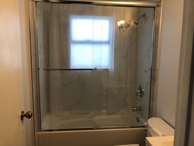 Photo du bâtiment - 2212 47th Av E