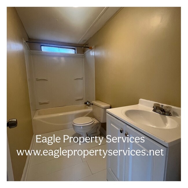 Building Photo - 1546 River Rd