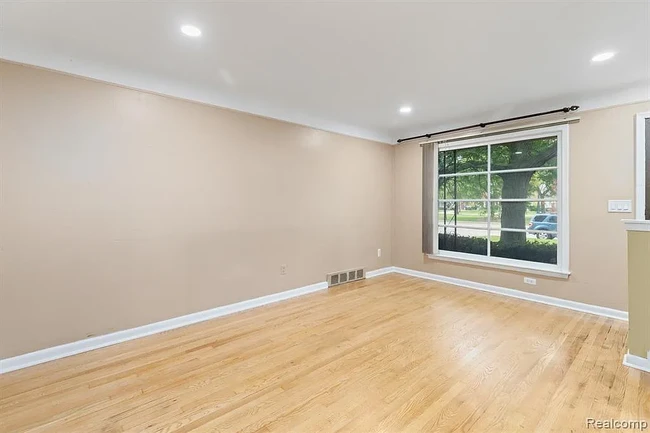 Foto del edificio - 2034 Vernier Rd