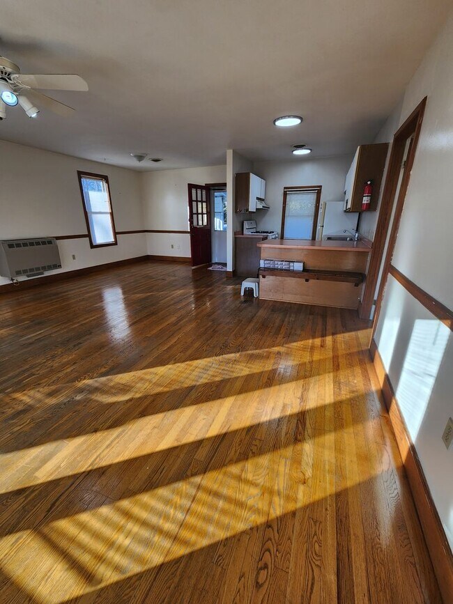 Building Photo - Cute Two Bedroom House In The Countryside ...