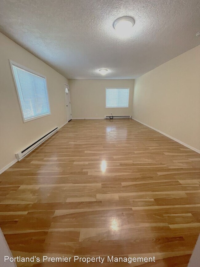 Foto del edificio - 4 br, 1 bath House - 9312 E Burnside Street