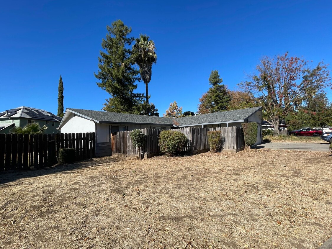 Building Photo - Chico-3 bed 2 bath, 2 car garage, large lot