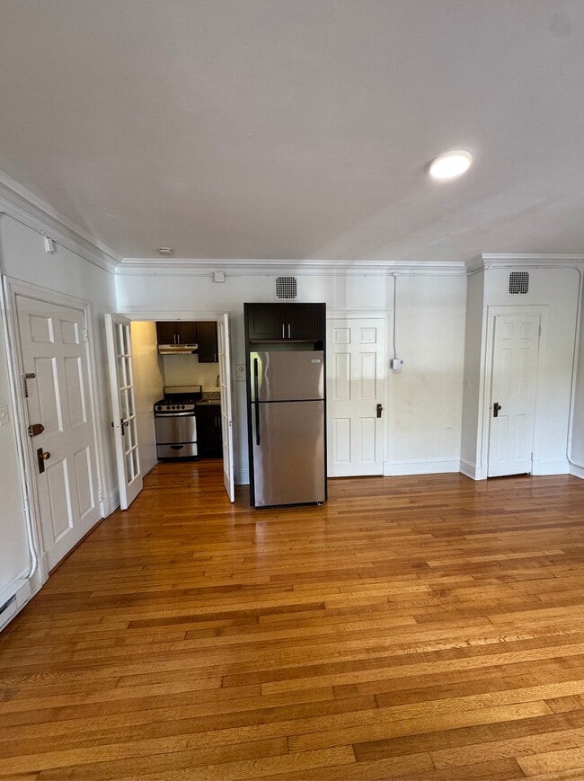 Apt 1A - 107 W Monument St