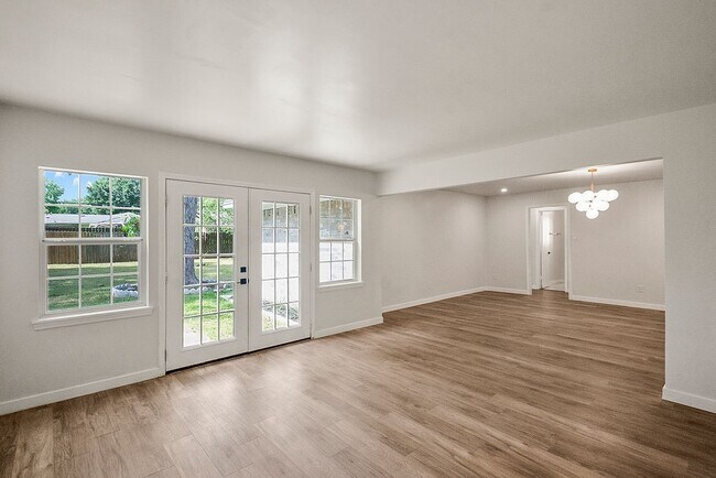 Building Photo - 5514 Chantilly Ln