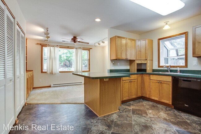 Building Photo - 3 br, 1.5 bath House - 3013 Edgewood Road