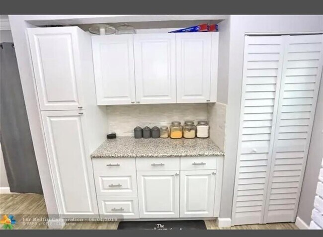 Foto del edificio - 6960 SW 1st St