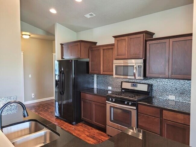 Building Photo - 225 S Legacy Ridge Dr