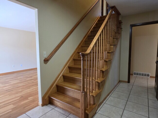 Foto del edificio - Single-Family Home in Near-Perfect Condition | 3-Car Garage | Covered Patio | Large Unfinished Ba...