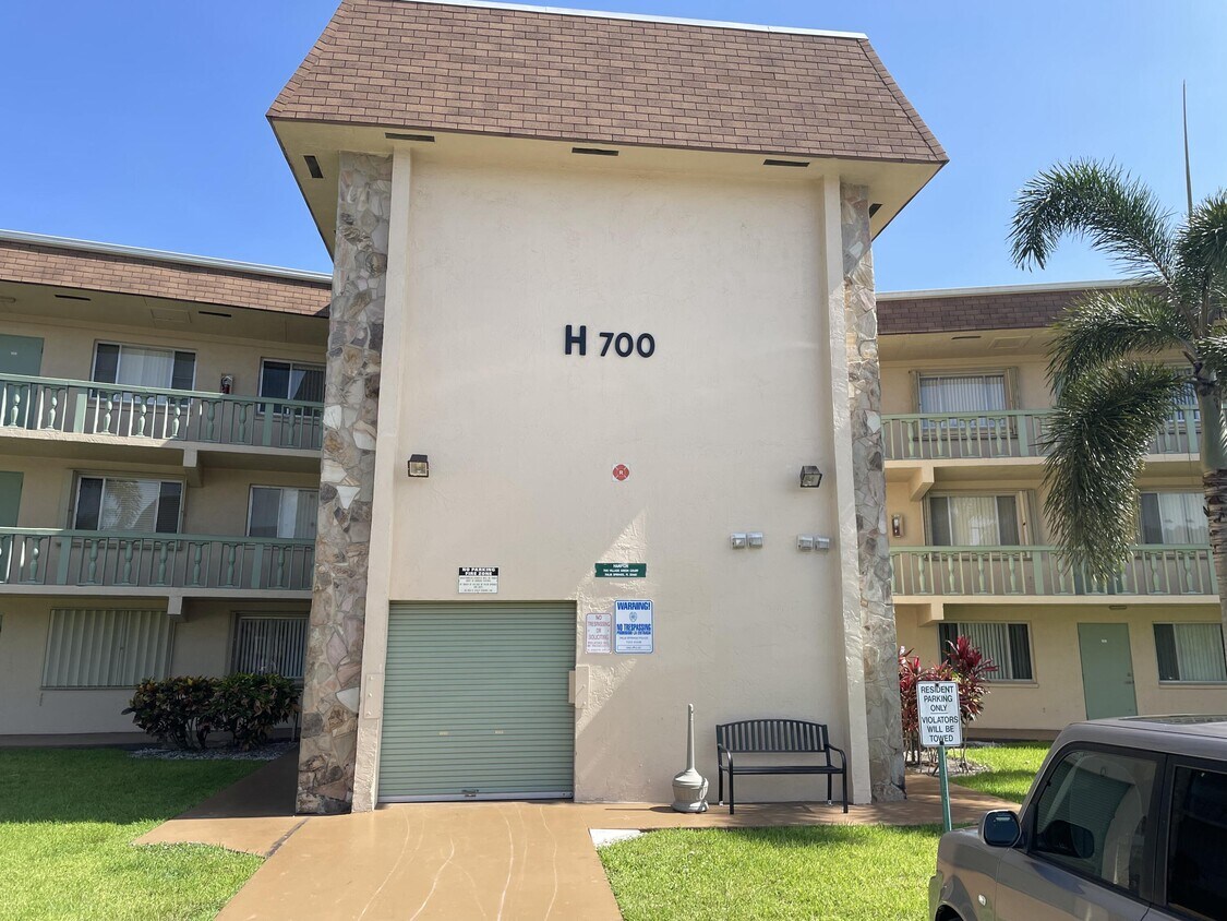 700 Village Green Ct Unit 103, Palm Springs, FL 33461 Condo for Rent in Palm Springs, FL