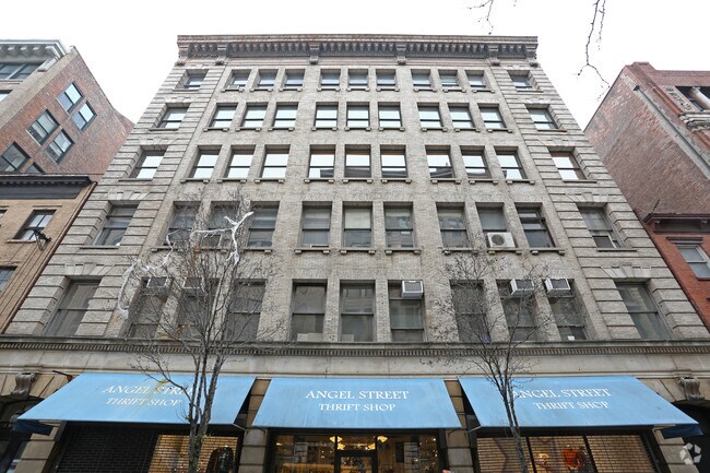 Foto del edificio - 114 W 17th St