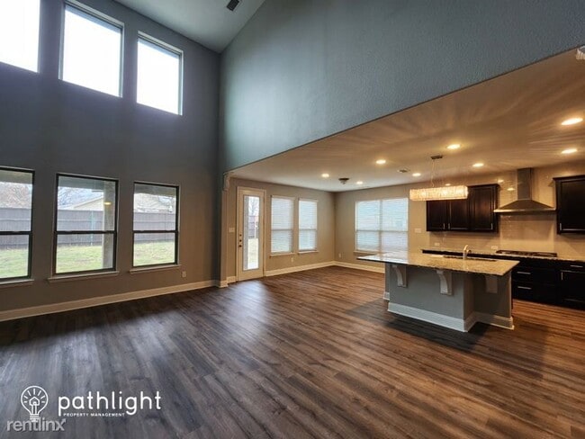 Building Photo - 5 br, 4.5 bath House - 4301 Martha Avenue ...