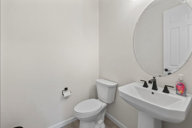 Foto del edificio - Stunning 4-Bedroom Home in Raven Oaks Comm...