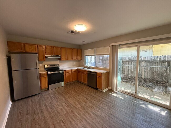 Building Photo - 7236 Montgomery Dr