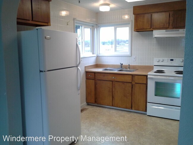 Building Photo - 3 br, 1 bath House - 888 E. Kelly Road #A